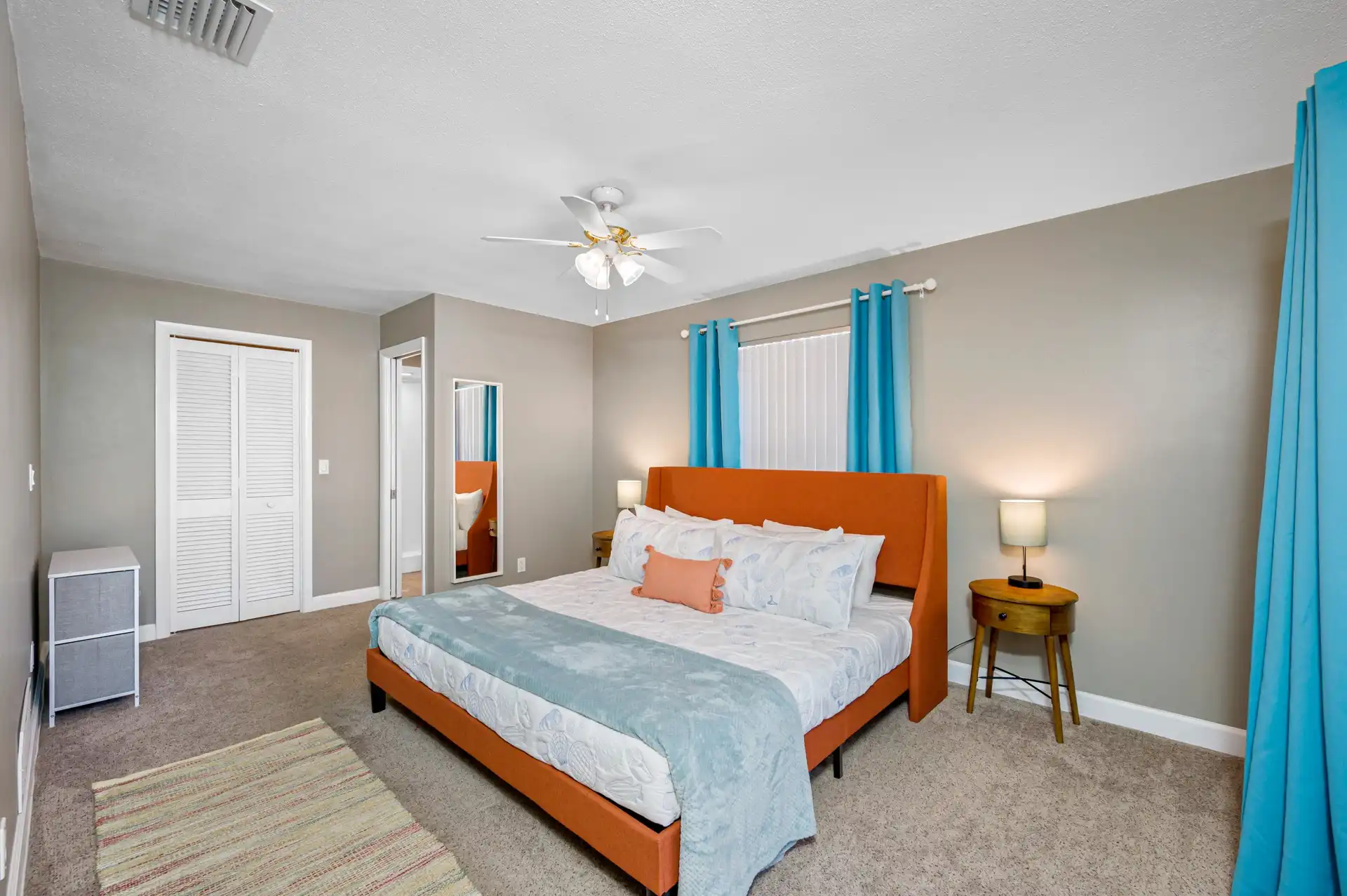 🌴Beautiful Pool Home! Beach in 6 min! Sleeps 8 🌴