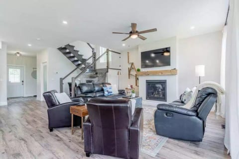Lake View 4 Bdrm, King Size Bed, Games Room
