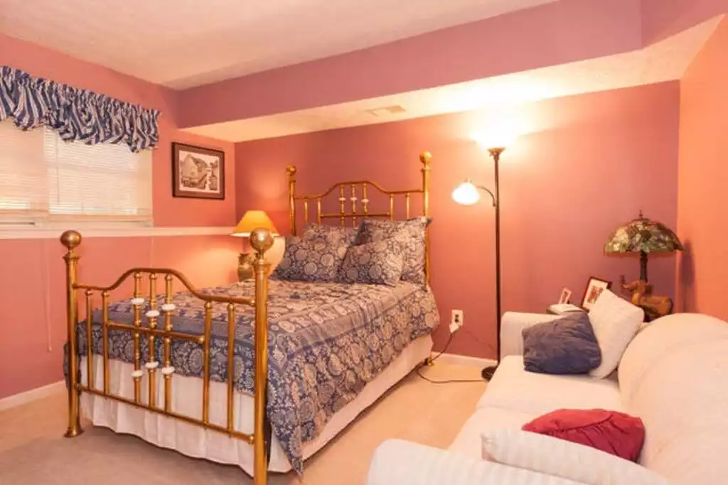Guest room #1 -lower level- full size bed Guest room #1 -lower level- full size bed - Townhome-Fairfax/Reston/Chantilly/Fair Oaks - Fairfax