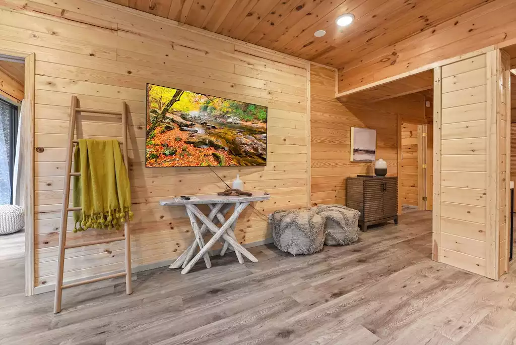 Secluded, modern cabin - Game room - wooded lot - Gatlinburg Secluded, modern cabin - Game room - wooded lot - Gatlinburg