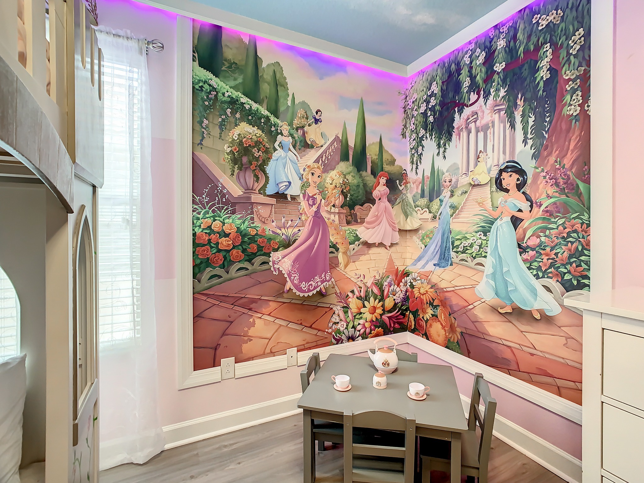 Have a spot of tea in the Princess garden!   - 5mi Disney* Immersive Themes* Outdoor Pool & Movie - Kissimmee