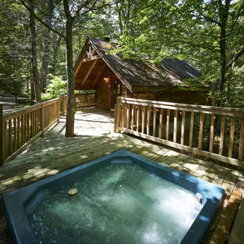 Ladyslipper Timeless Romance; Mins to town. Hottub, Secluded