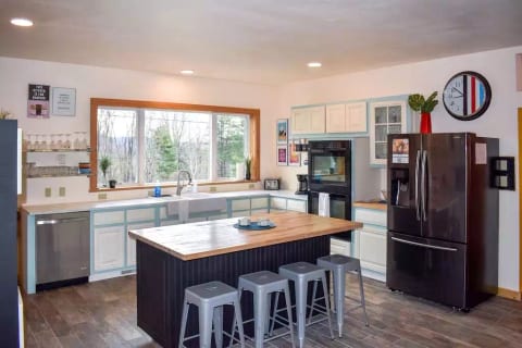 Fully stocked kitchen with 3 ovens. Ideal for group dinners at the house
