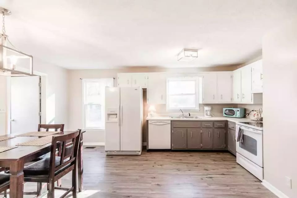Encantadora casa en Clarksville TN con estacionamiento gratuito. - Clarksville