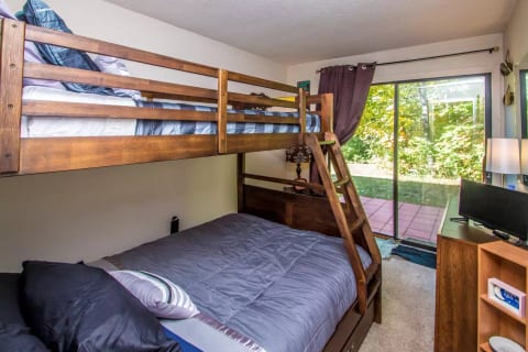 #VacaVibesinD5~Golf Course Condo~Walk to Storyland