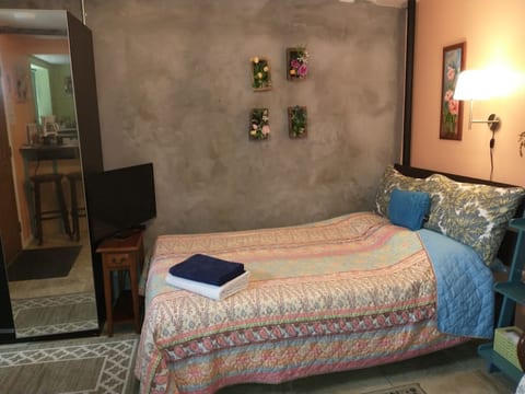 Cozy two bedroom vacation rental in Queens