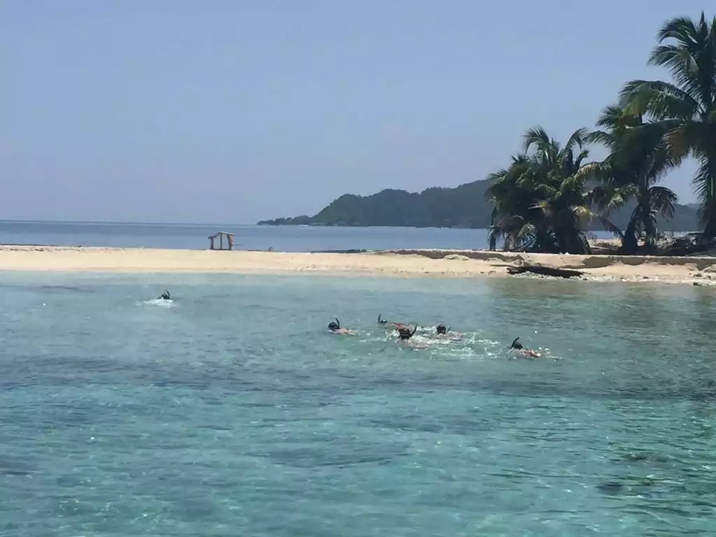 Cayos Cochinos Cayos Cochinos - Vivaro Roatan Beachfront - West End