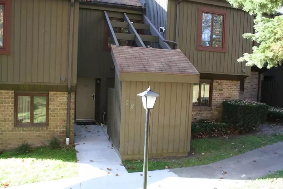 Four level townhouse, 3 full baths, 1 half bath, 2 full size refrigerators!