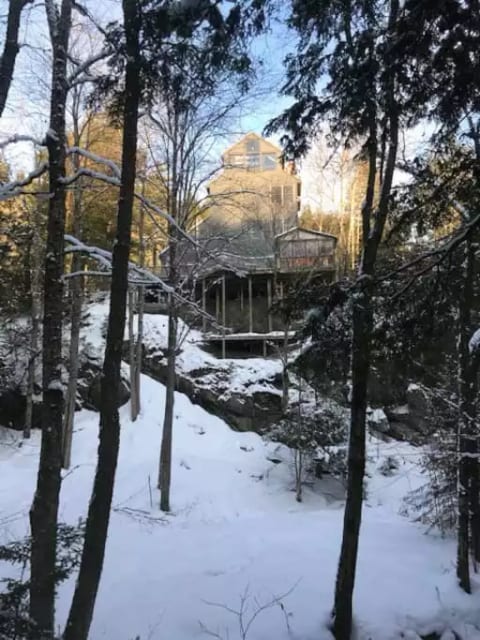 Romantic, nature lover’s retreat! Hot tub, trails