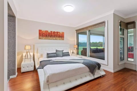 Bedroom with Queen Bed