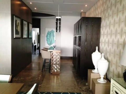 Wet bar area separates dining area from bedrooms