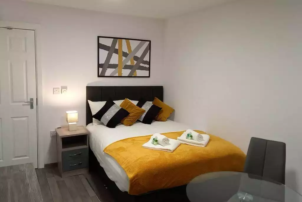 en-suite-4-bedrooms-for-8-netflix-parking/