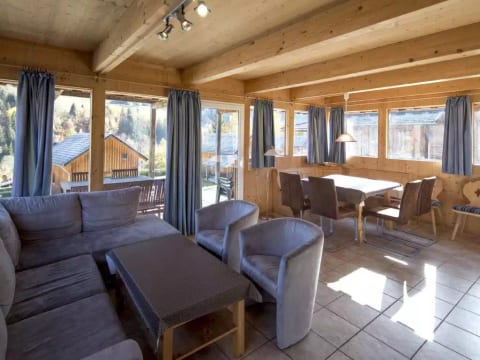 # 140 mit 4 Schlafzimmern & Sauna