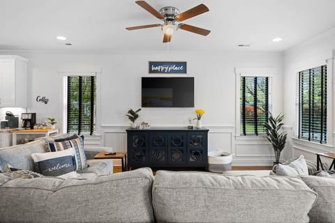 55 Inch TV and extremely comfortable sofa to relax and unwind after a day exploring historic Wilmington. Log into your favorite streaming account and catch up on your favorite shows.