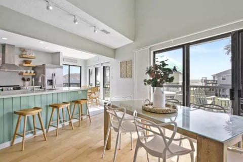 This beautiful bungalow is the perfect getaway to relax and leave your cares behind! Enjoy a view of the ocean as you sip a cup of hot coffee in the morning or, while having breakfast.