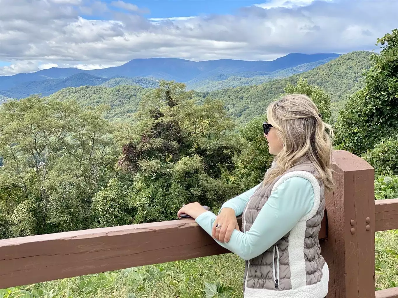 Take a scenic drive and stop at the overlooks on your way to nearby Highlands, NC. Take a scenic drive and stop at the overlooks on your way to nearby Highlands, NC. - Sunset Ridge - Clayton