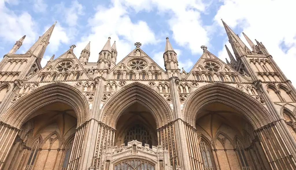 beautiful-6-bedroom-with-9-beds/