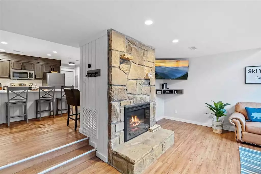 Free-flowing livingroom/dining room/ kitchen.