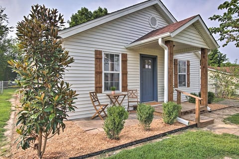 The Cottage On Walnut - Freshly Updated Getaway!