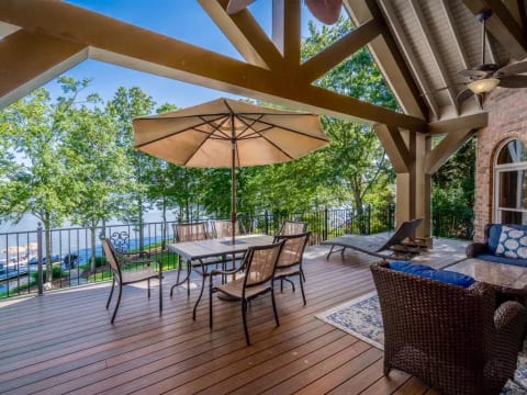 Lake right in your back yard