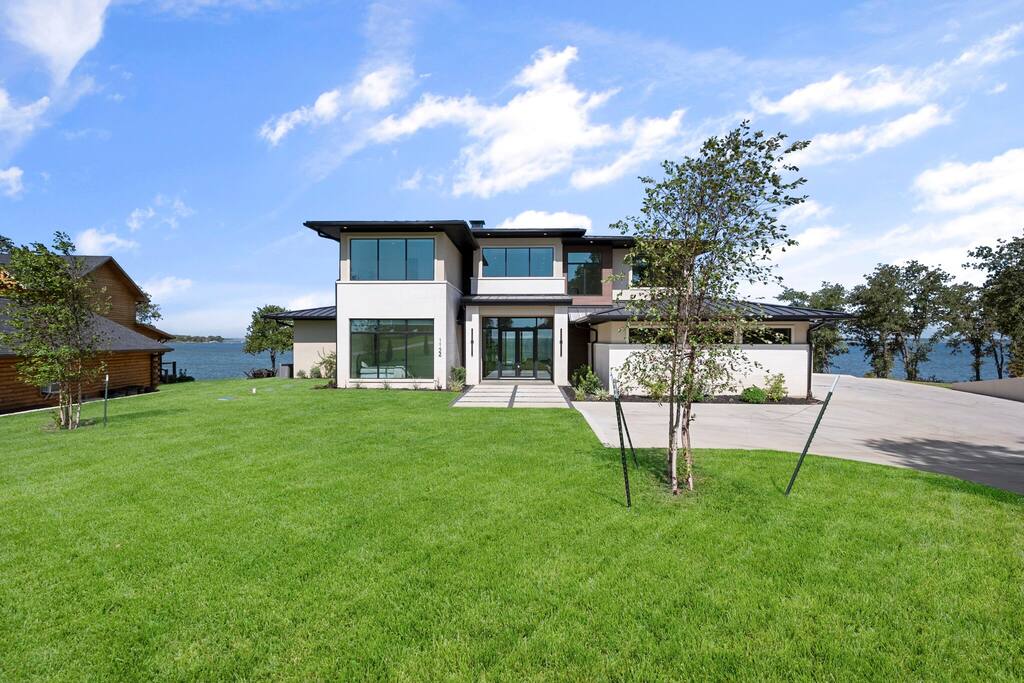 Lakefront Estate -heated spa - chef avail - Streetman Lakefront Estate -heated spa - chef avail - Streetman