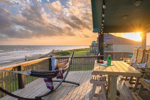 New! Panorama! Beachfront 4/3 Sleeps 14! Epic View