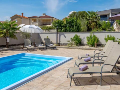 Villa Mira