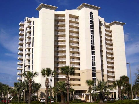 Oceanside condo, resort amenities!
