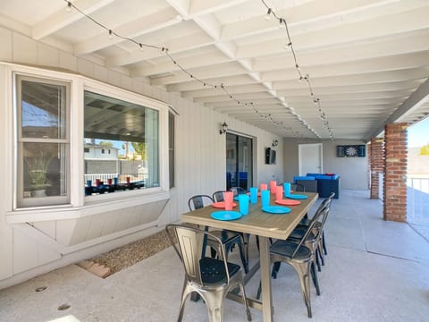 Relaxing Oasis! 5 bedroom 3 bath with Pool