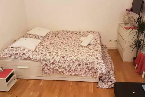 Bedding and towels provided
