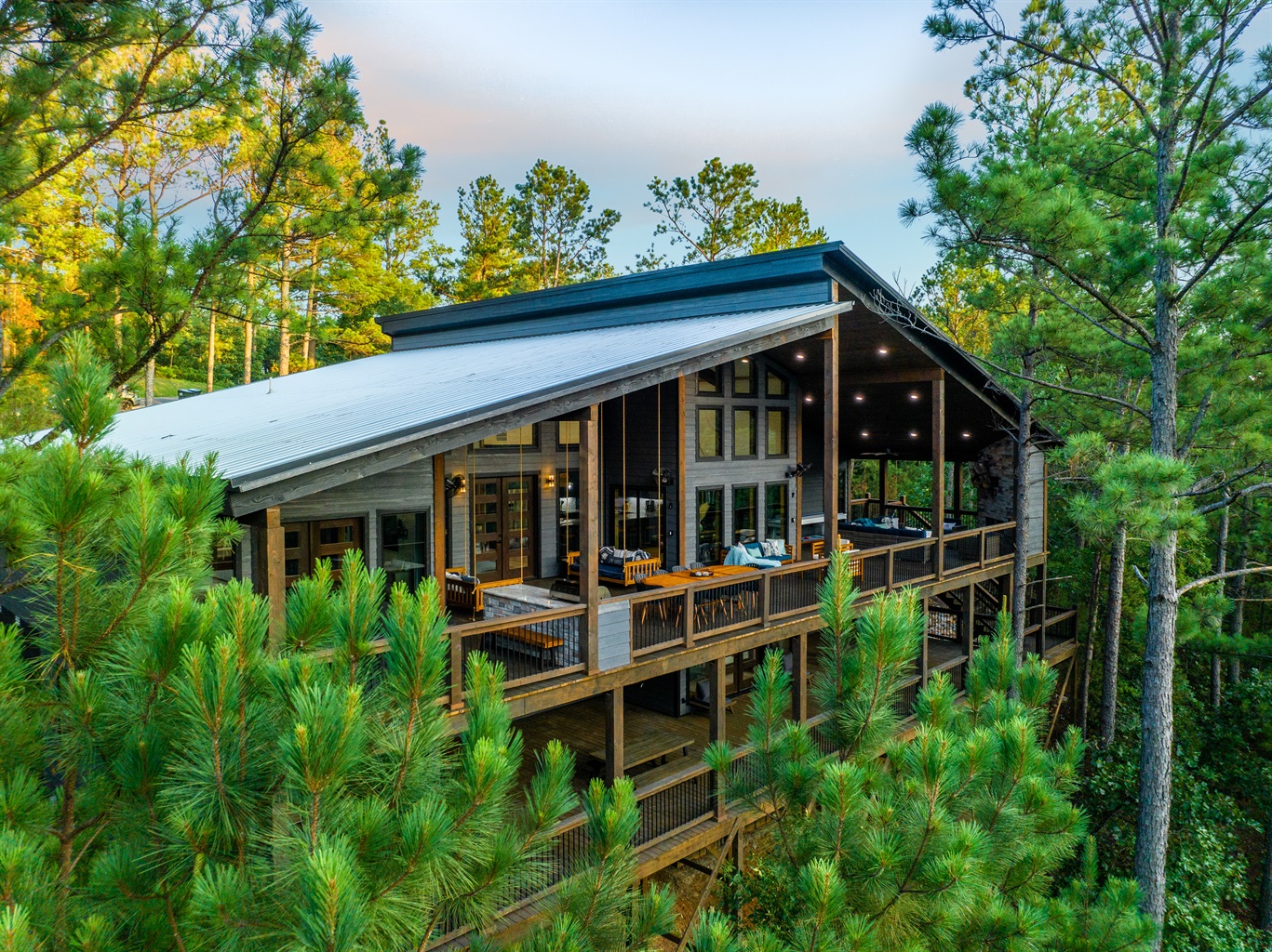 Two Large Decks Overlooking Pond. - Once Upon A Pond - Broken Bow