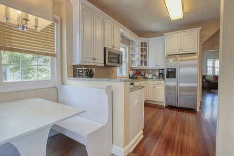8BR/4BA Luxury Ocean-Block, Jacuzzi Hot Tub for 6!