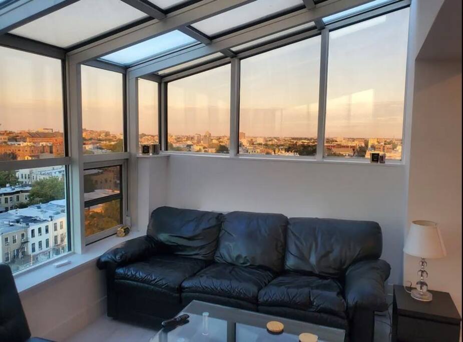 Living Room 360 views! - Amazing Views & Rooftop Deck - Safe - Parking Incl - Brooklyn