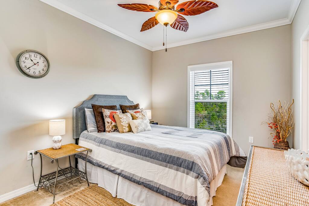 Upstairs queen bedroom with ensuite bathroom. - Luxury 4BD/4BA Villa in Exclusive Lost Key Resort! - Perdido Key