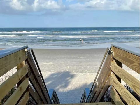 Newly Updated 3BR Beach Condo, across from ocean!