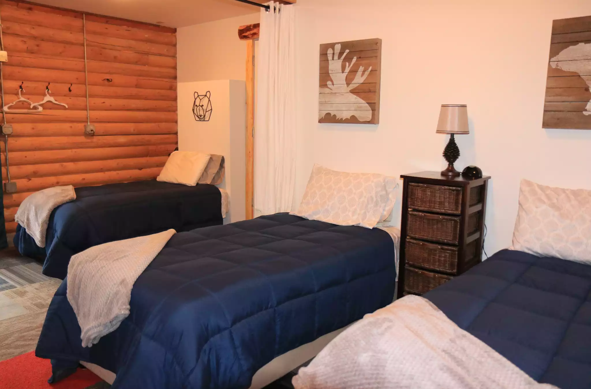 Custom Log cabin sleeps 6 for your Alaska Getaway