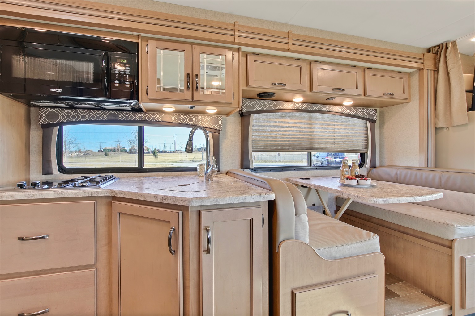 2020-luxury-thor-chateau-(bunk-beds)/