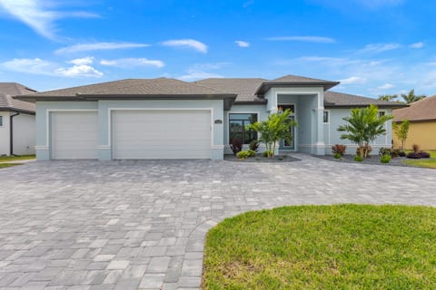 OCEAN VIBES-NEW HOME IN SW CAPE CORAL