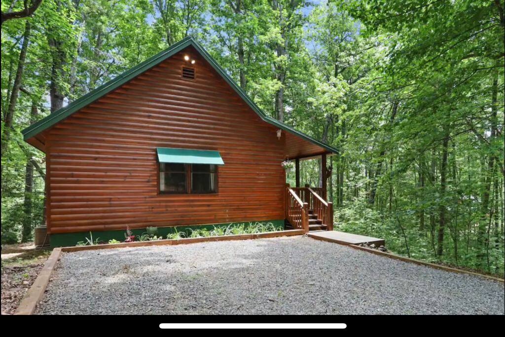 Big and open gravel parking. Also, latching gate for safety. - The Woods At Whitetail Ridge- 2 fireplaces- - Ellijay