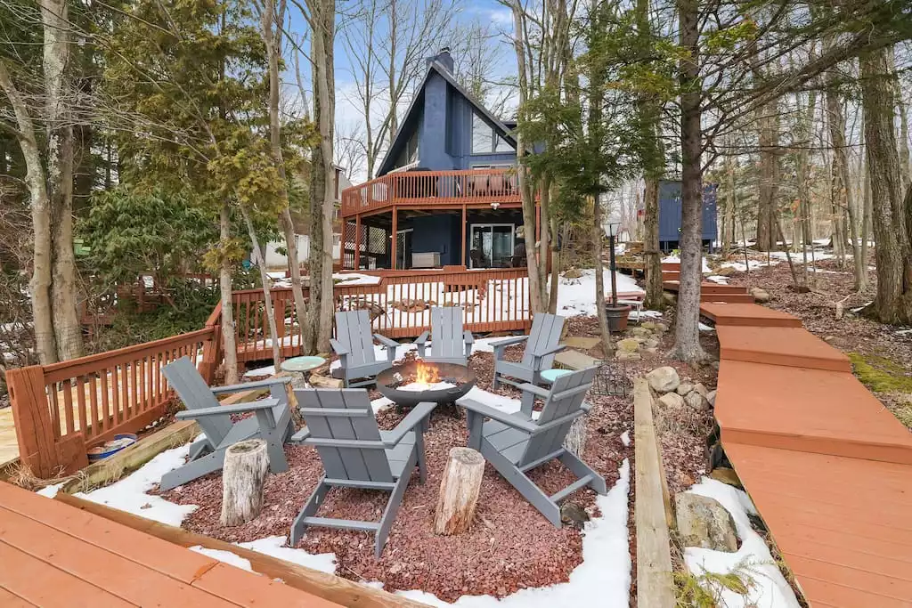 Modern A frame cabin with  gorgeous backyard and a fire pit for gathering and making memories - Lakefront, Private Dock & Kayaks - Tobyhanna