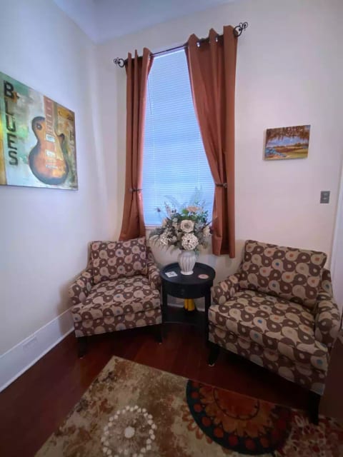 Location,LOCATION! 5 star reviews for 11 yrs close to the FQ