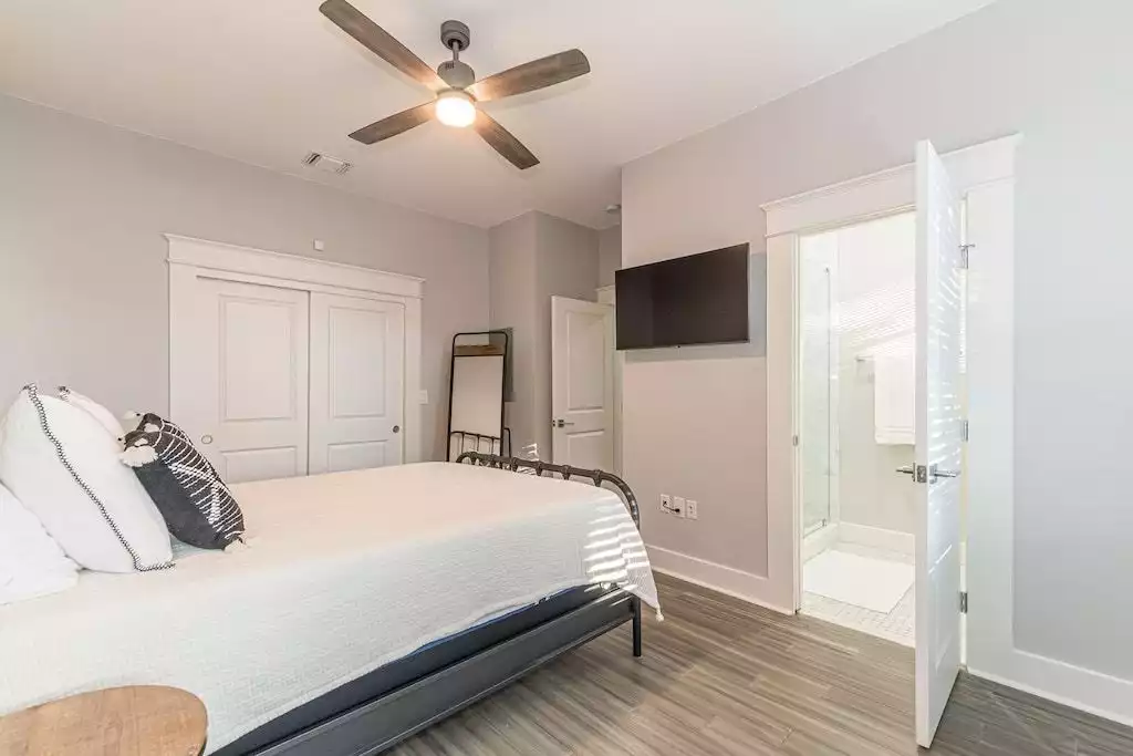 Modern Downtown retreat by the Convention Center