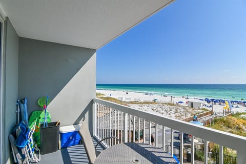 Pelican Beach 302