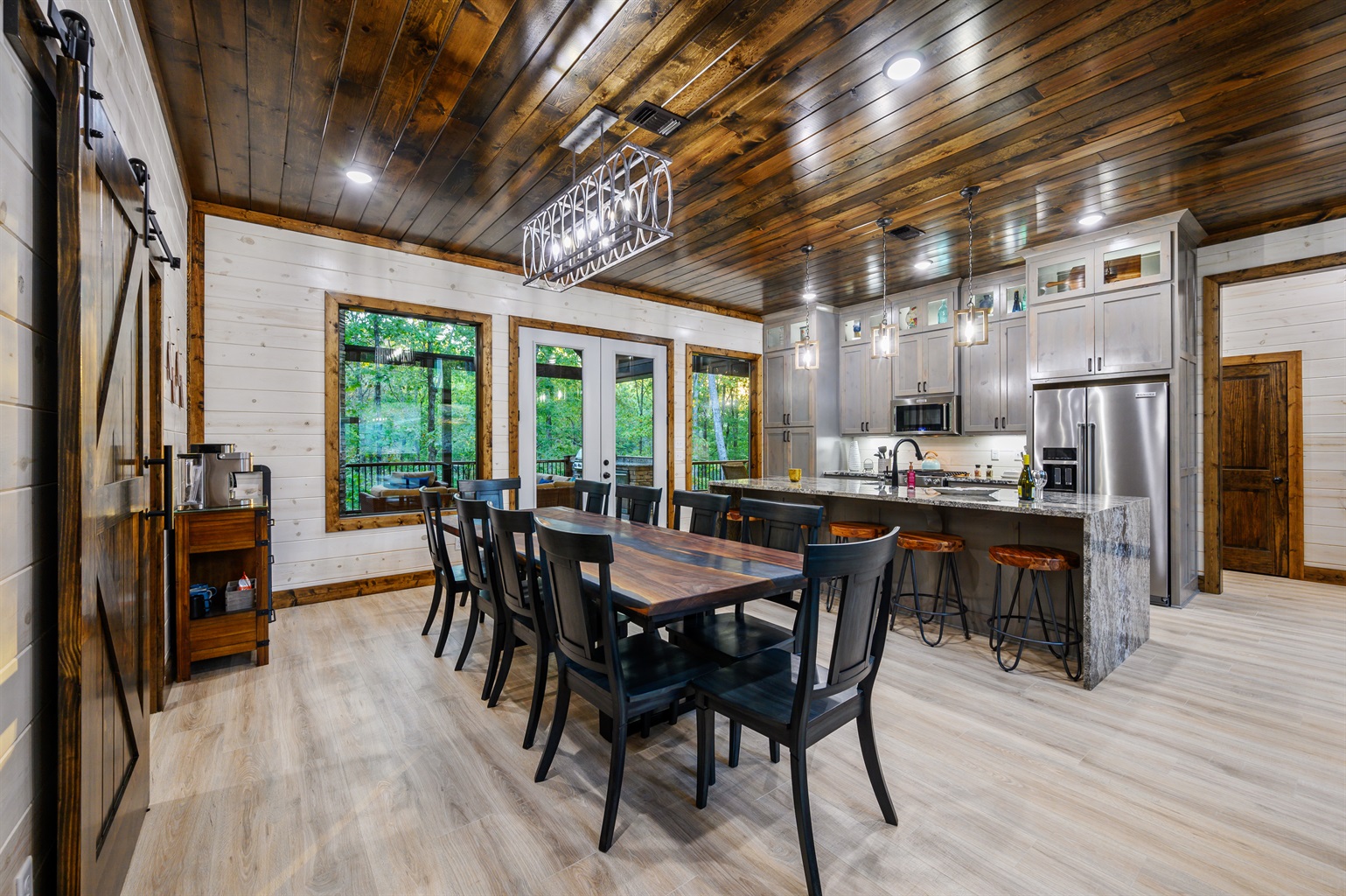 Kitchen has seating for your entire group - Hidden Hollow Escape - Broken Bow