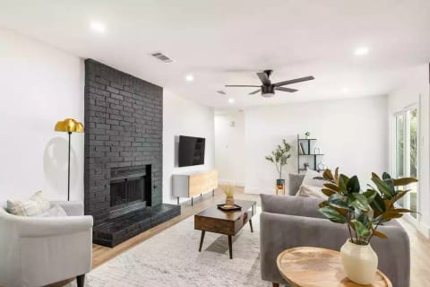 Cozy & Modern | King Beds~Fenced Yard~Fast Wi-Fi