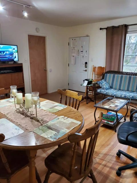 Park & Close to Downtown and Airport