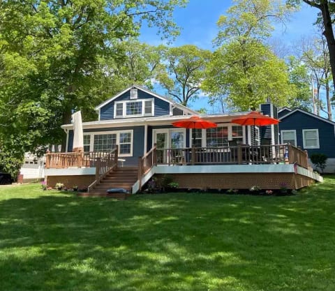 Lakehouse on beautiful Big Long Lake