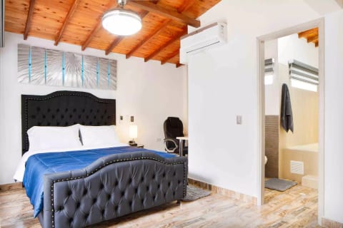 Penthouse One bedroom Balcony AC, and Hot Tub