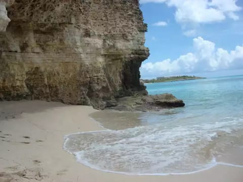 Cielo Azurro- Rainbow Beach Club