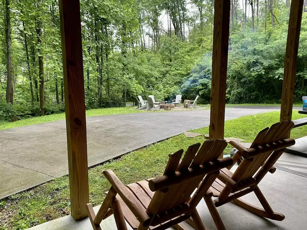 Secluded, modern cabin - Game room - wooded lot - Gatlinburg Secluded, modern cabin - Game room - wooded lot - Gatlinburg